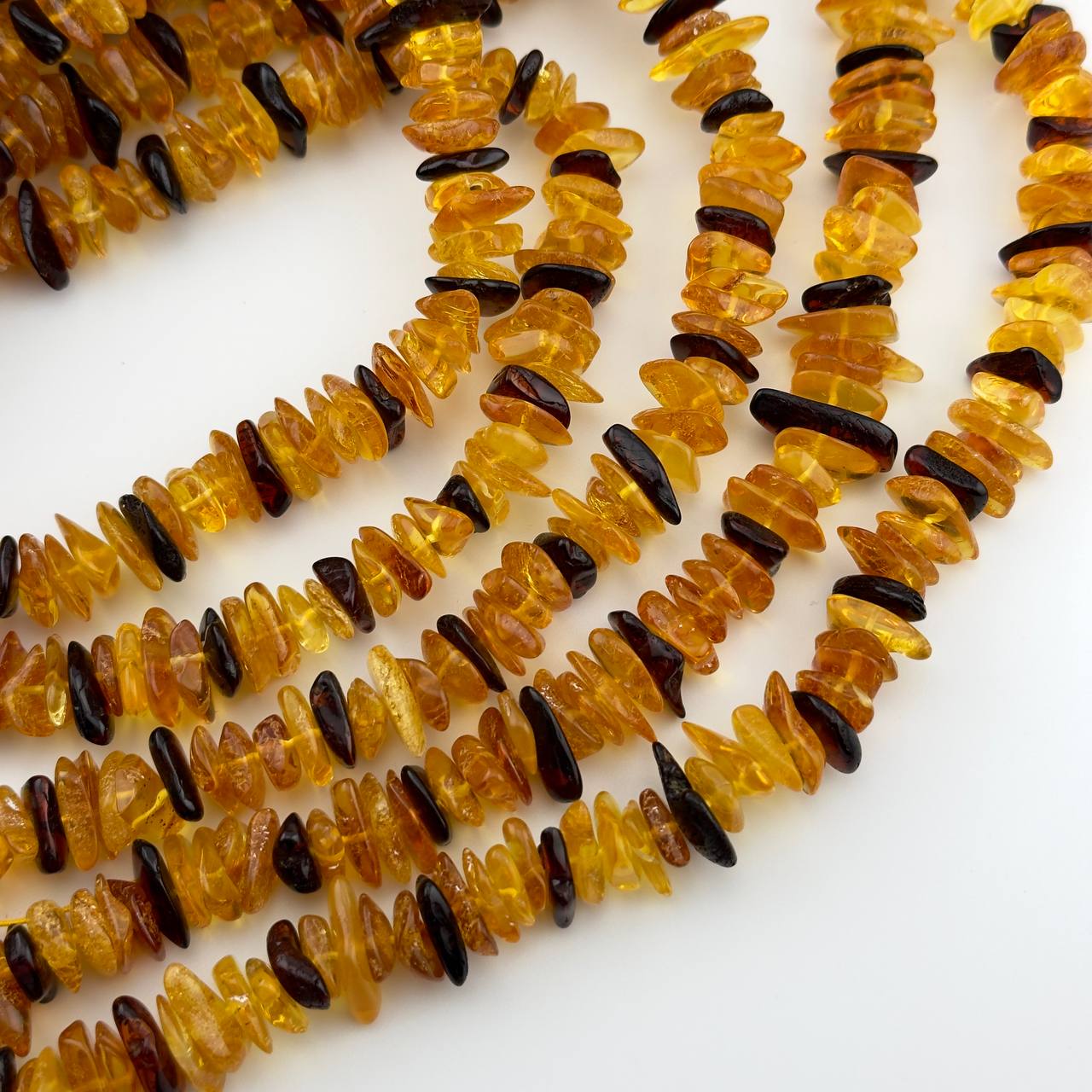 Янтарь форма галтовка средний размер 4*15мм