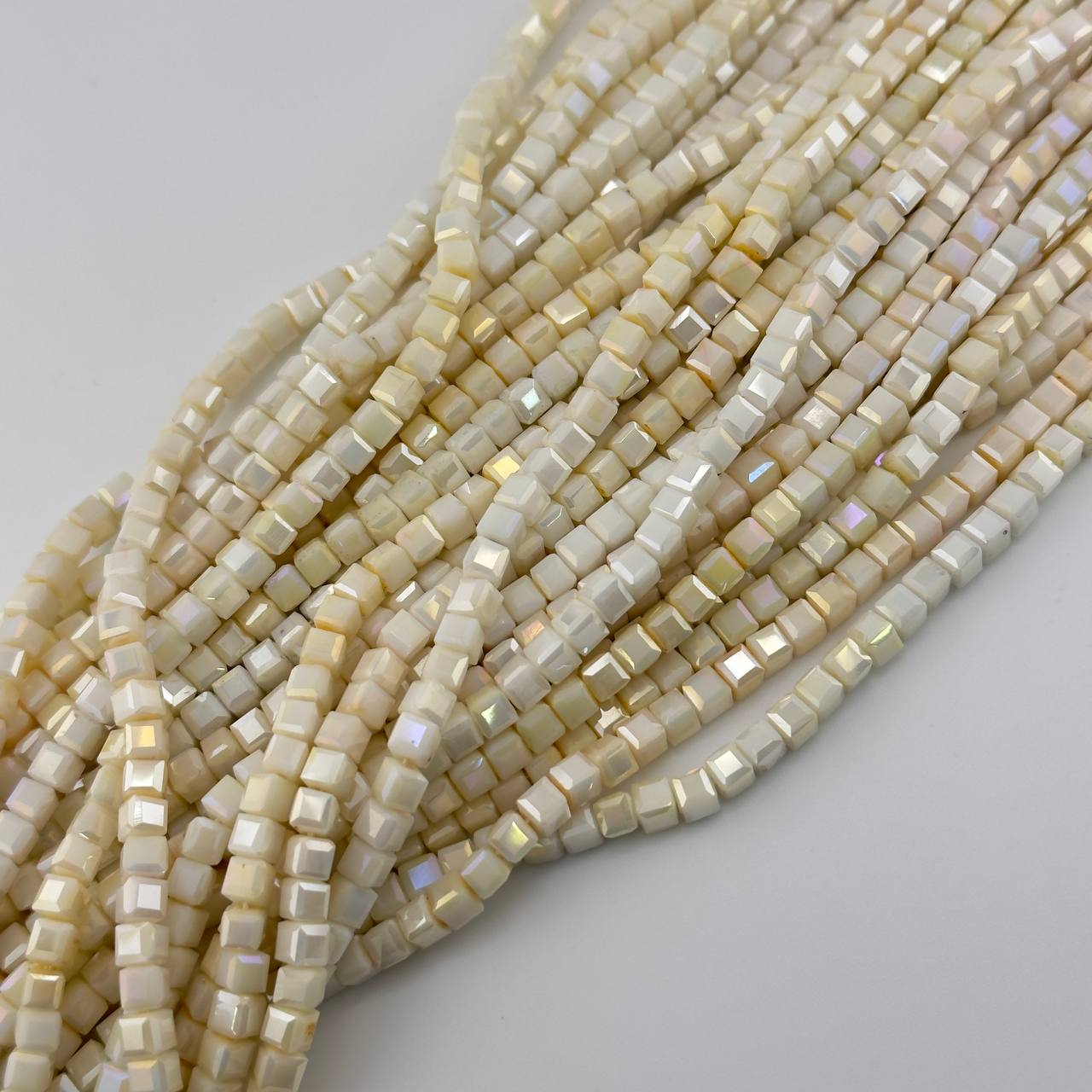 Чешское стекло размер 4мм цвет желтый