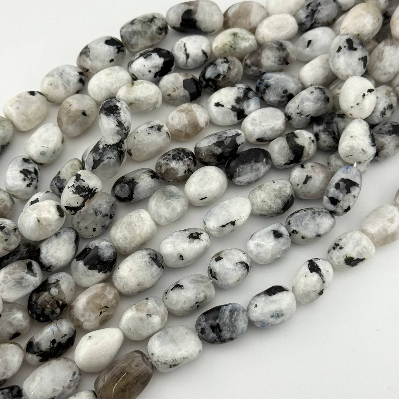 Бусины Лунный камень и кварц рутиловый(волосатик) размер 13,5*15,9мм натуральный камень